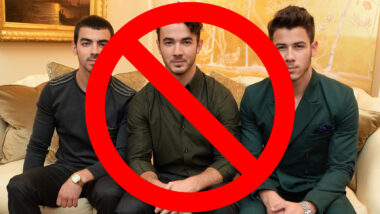 Despite Rumors, Jonas Brothers NOT Reuniting At Riot Fest