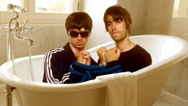 Liam and Noel Gallagher Can’t Even Agree on Whether or Not They Pooped in a Bathtub in 1989